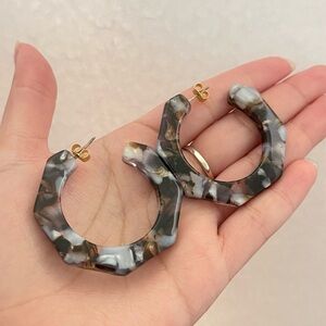 Acrylic chunky gold tone hoops earrings